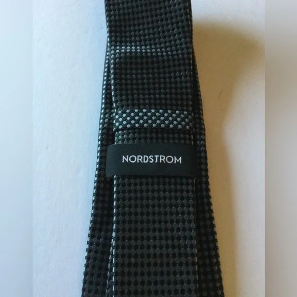 NORDSTROM NENS SILK TIE BLACK GRAY SMALL CHECK NEW
